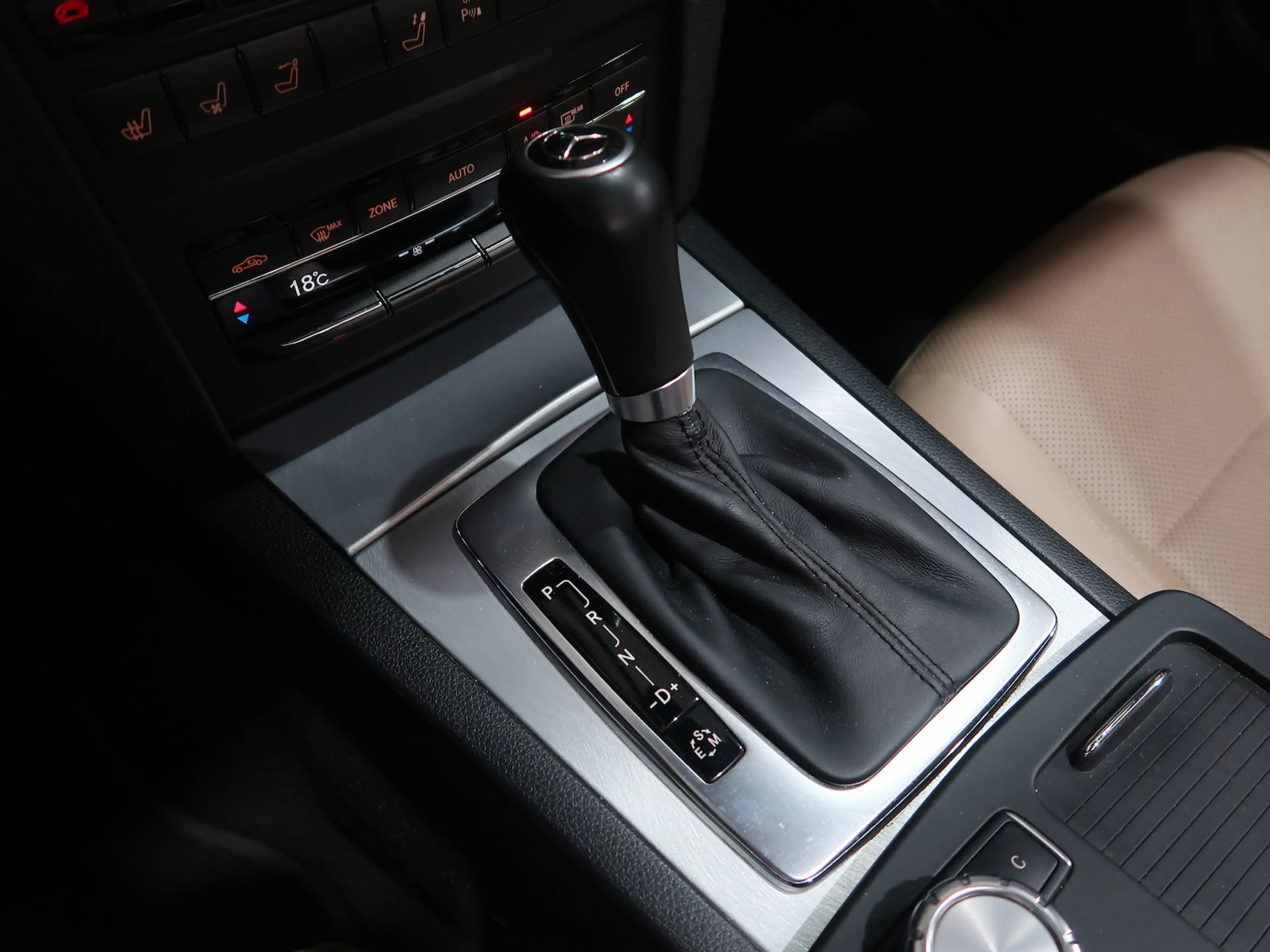 Mercedes-Benz E 350 Cabrio AMG STYLE*45.000 KM*H&K*ILS*DESIGNO — photo 17