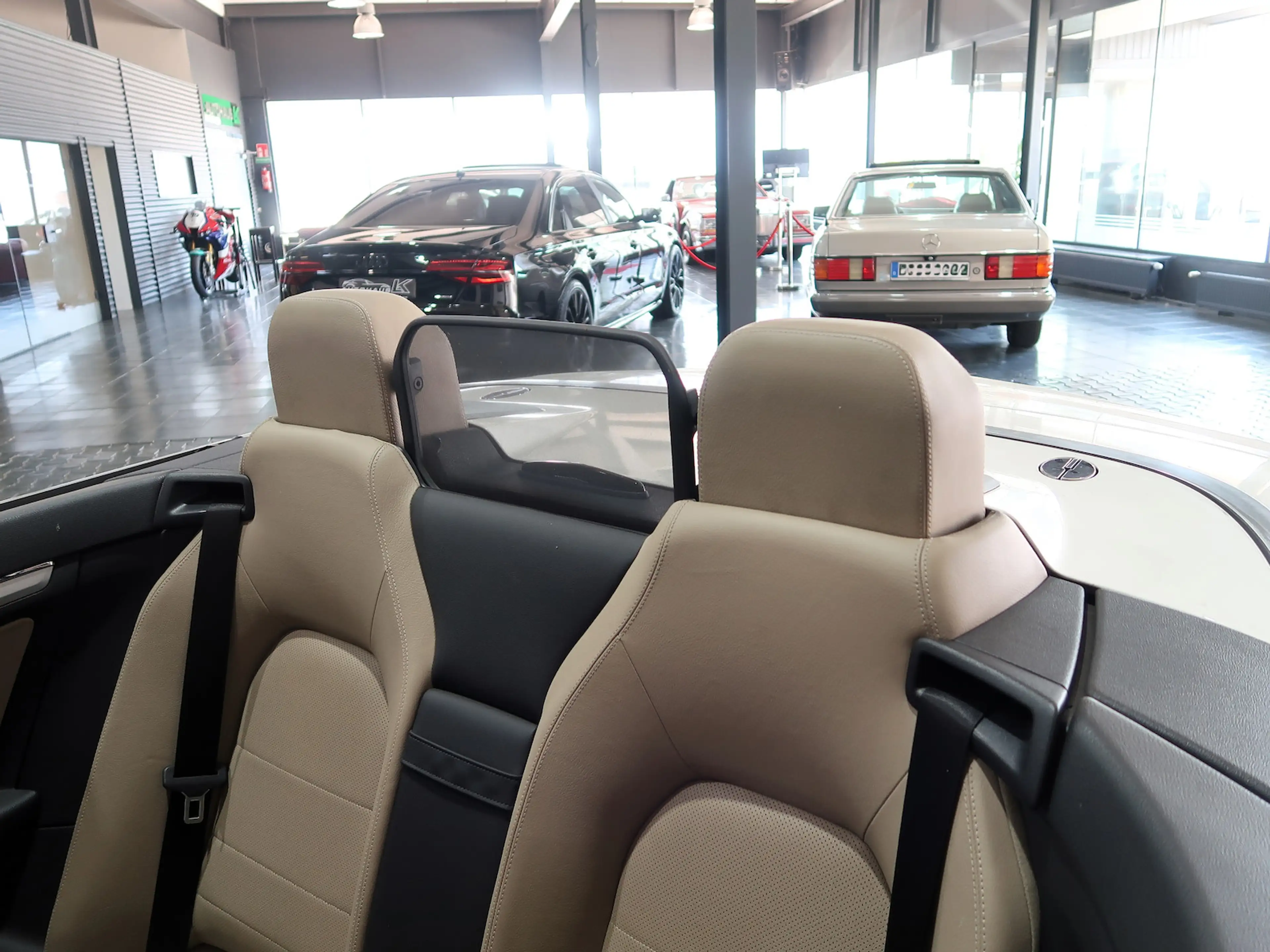 Mercedes-Benz E 350 Cabrio AMG STYLE*45.000 KM*H&K*ILS*DESIGNO — photo 16