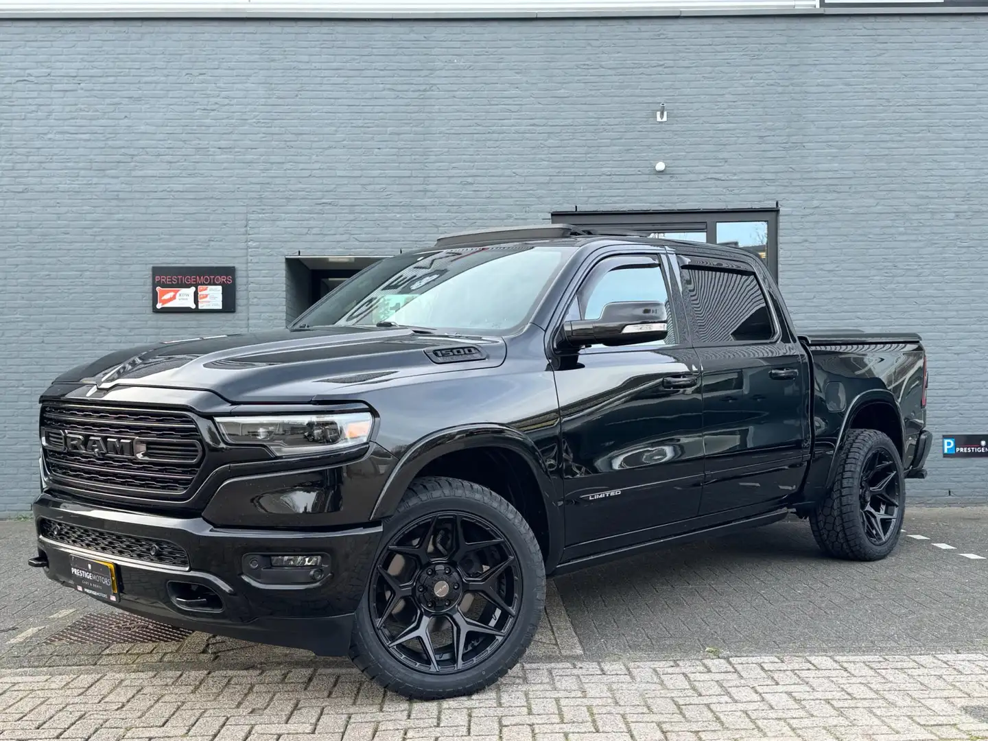 Dodge RAM 1500 Limited Night 5.7 V8 401PK 360cam 4X4 PANO Lu Noir - 1