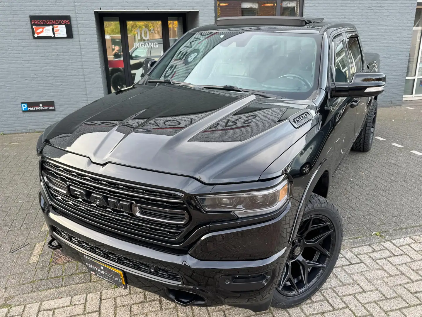 Dodge RAM 1500 Limited Night 5.7 V8 401PK 360cam 4X4 PANO Lu Noir - 2