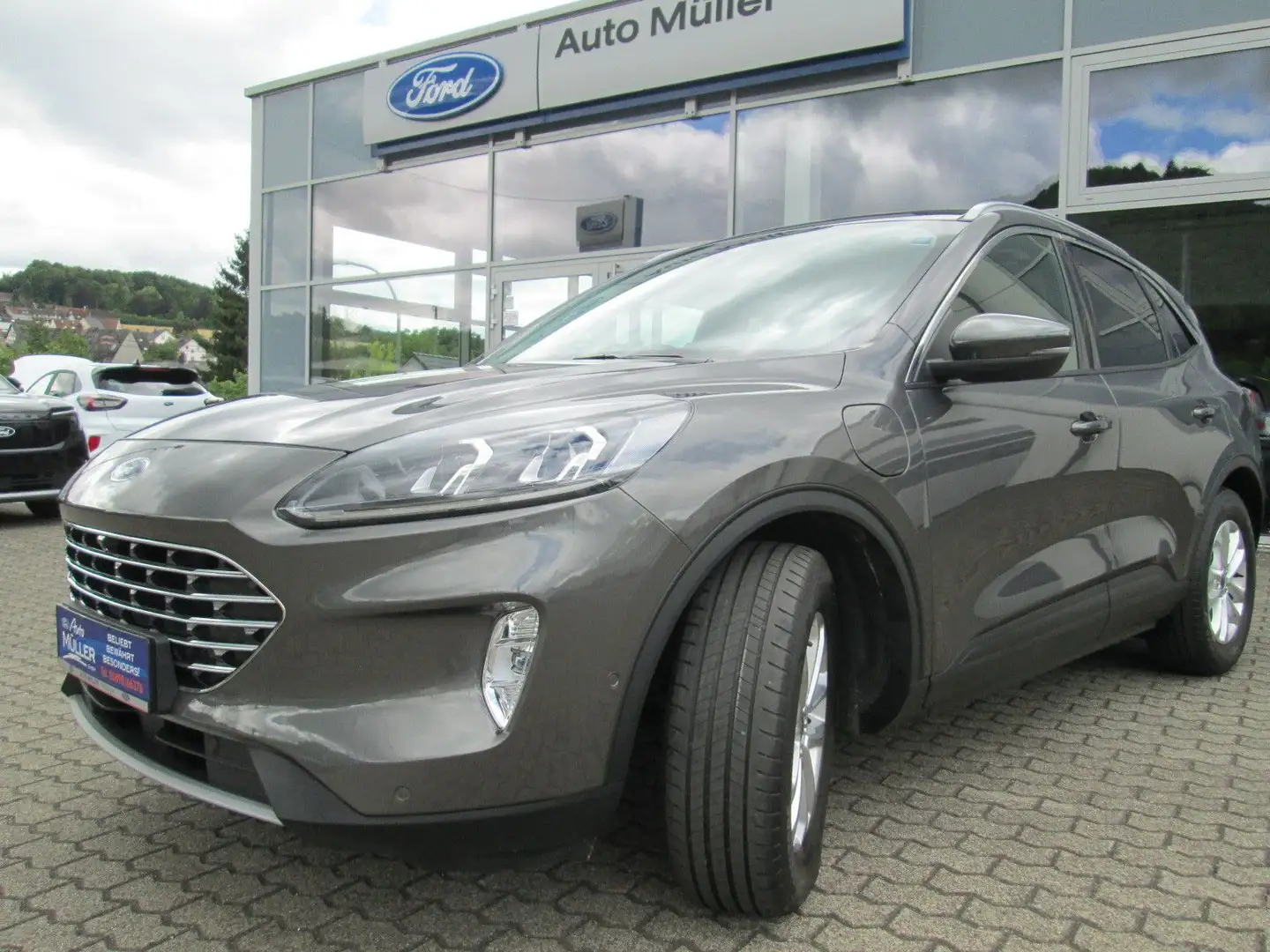 Ford Kuga Plug-In Hybrid Titanium X AHK Grau - 1