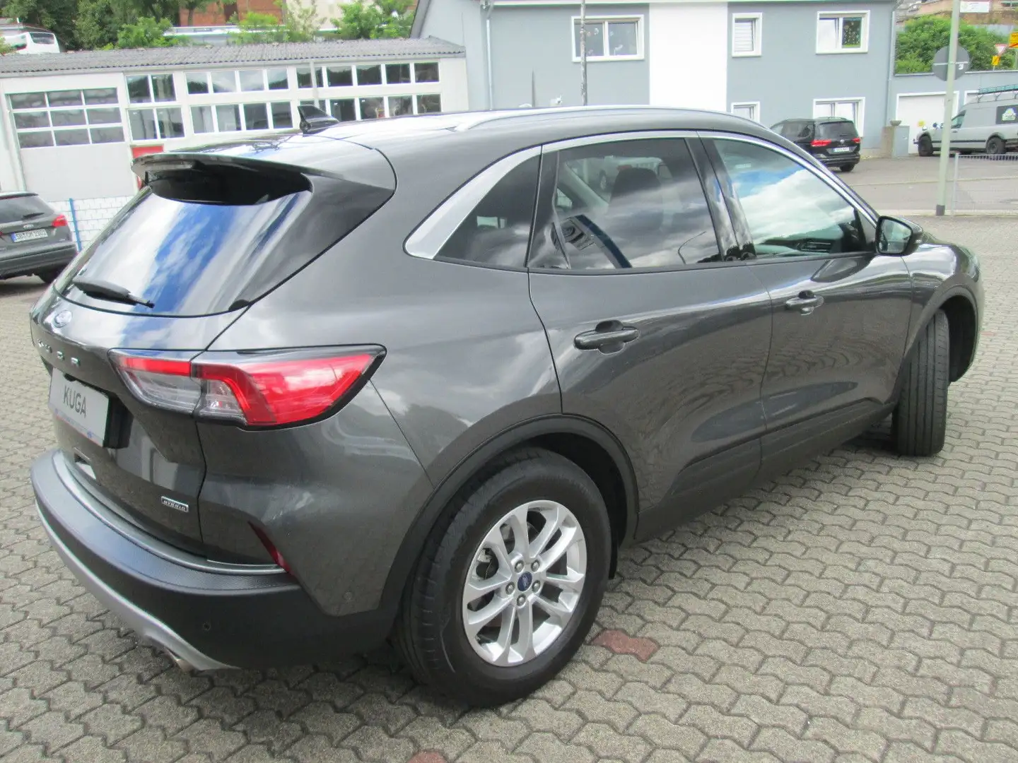Ford Kuga Plug-In Hybrid Titanium X AHK Grau - 2