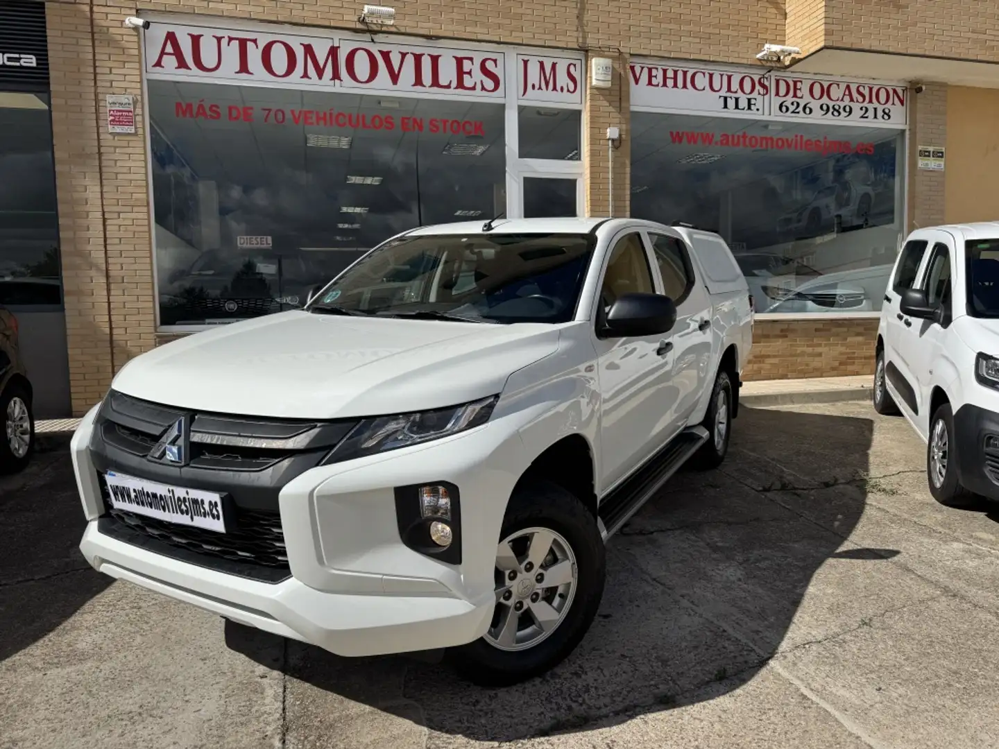 Mitsubishi L200 2.2DI-D Doble Cabina M-PRO Blanco - 1
