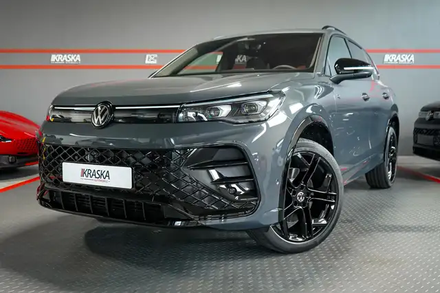 Volkswagen Tiguan view 2