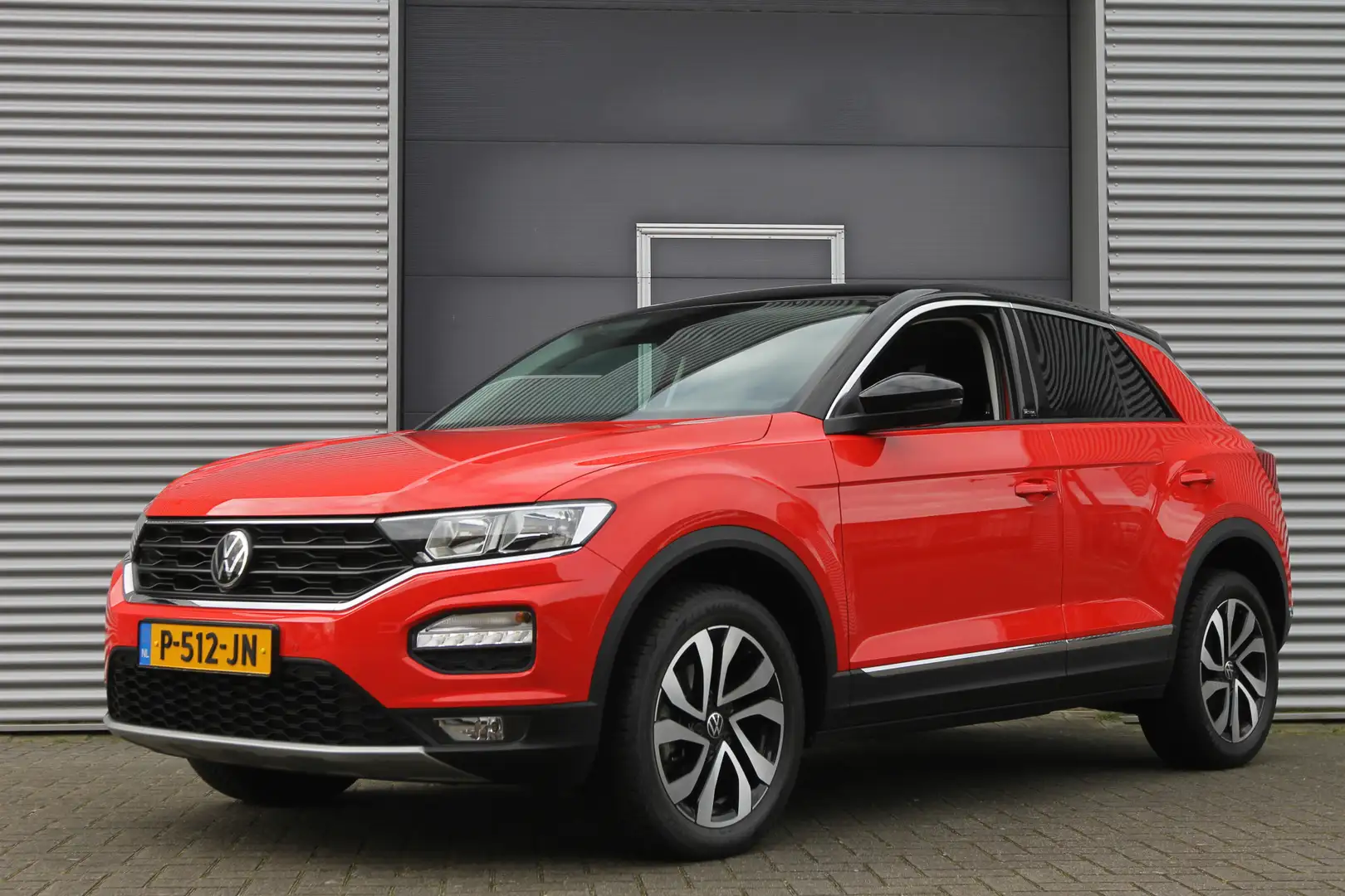 Volkswagen T-Roc 1.5 TSI Active I AUTOMAAT I NAVI I CARPLAY I 20.00 Rood - 1