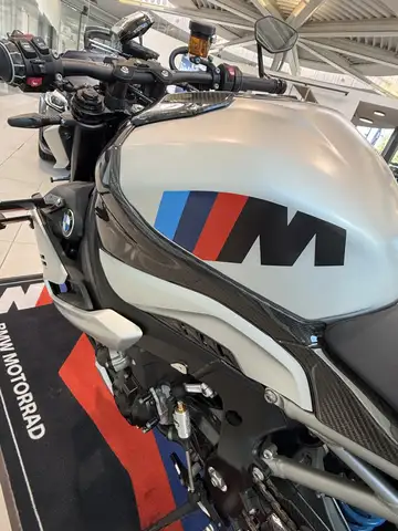 BMW M 1000 R view 10