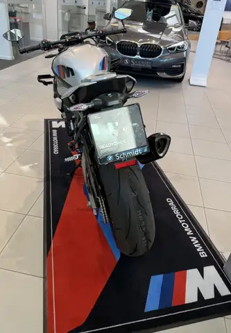 BMW M 1000 R view 5