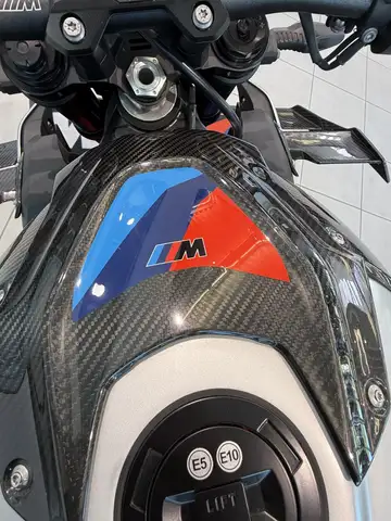 BMW M 1000 R view 9