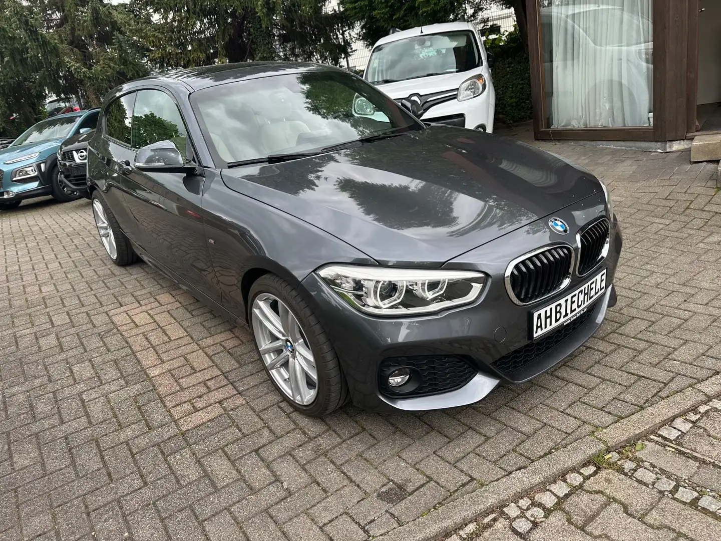 BMW 120 Baureihe 1 Lim. 3-trg. 120 i M Sport Grau - 2