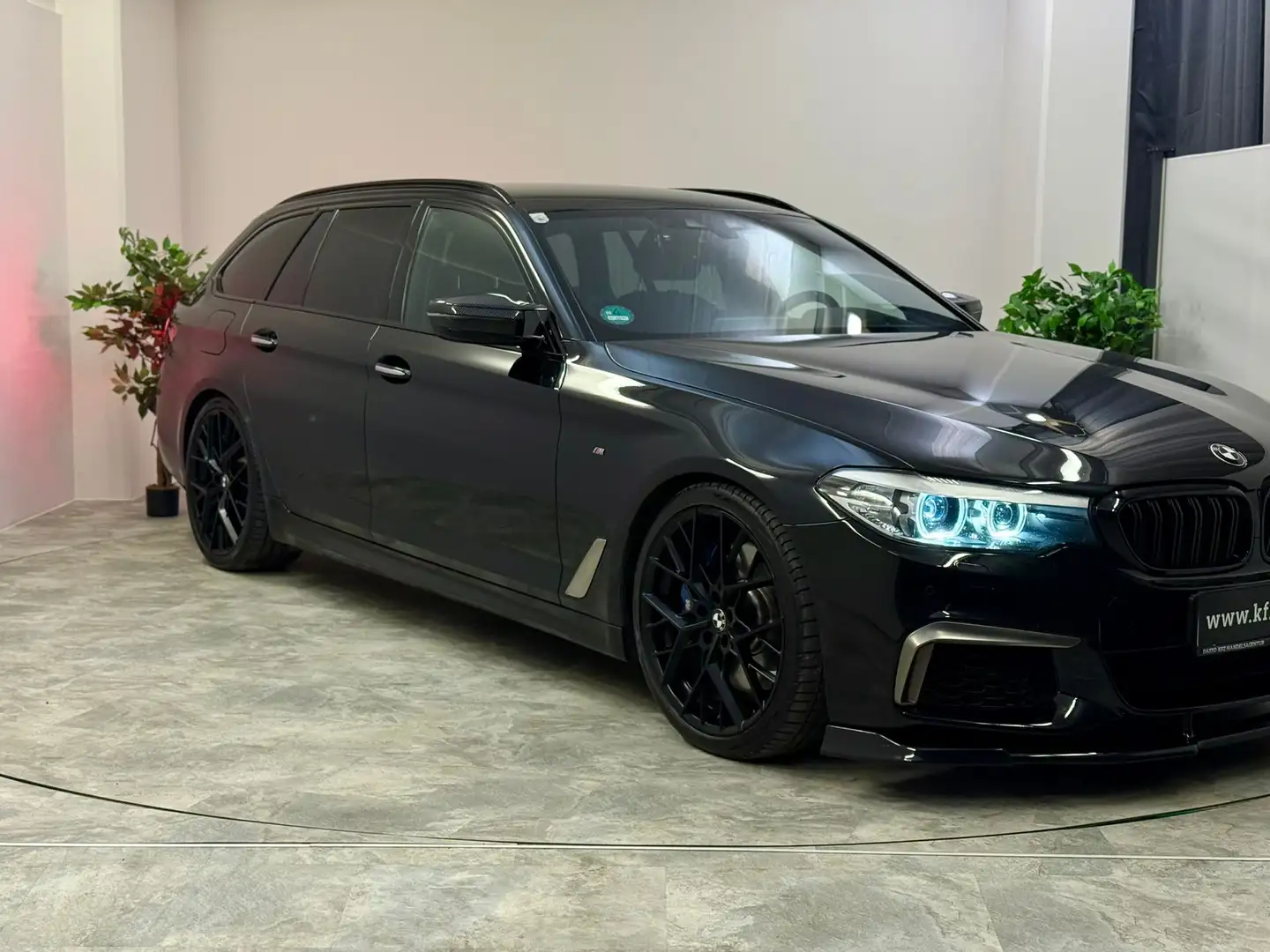 BMW M550 // ALL BLACK // LCI OPTIK II Noir - 2