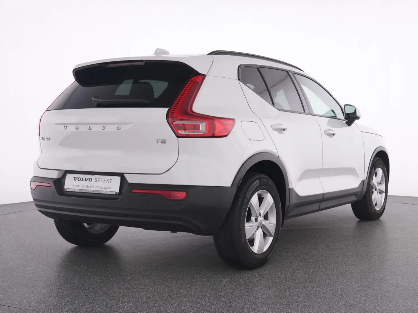 Volvo XC40 T2 (B) MOMENTUM Core+NAVI+WSS BEH+LPP+PAP MOMENTUM Blanc - 2