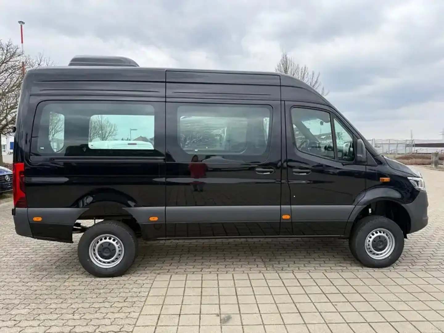 Mercedes-Benz Sprinter Sprinter Tourer Standard Hoch 319 CDI Allrad Pro Aut. Pro Schwarz - 1