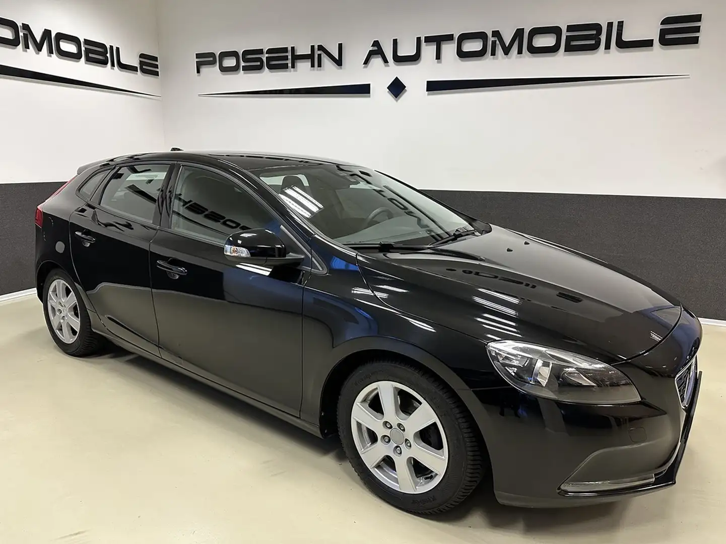 Volvo V40 1.6 D2 Klimaautomatik PDC Schwarz - 1