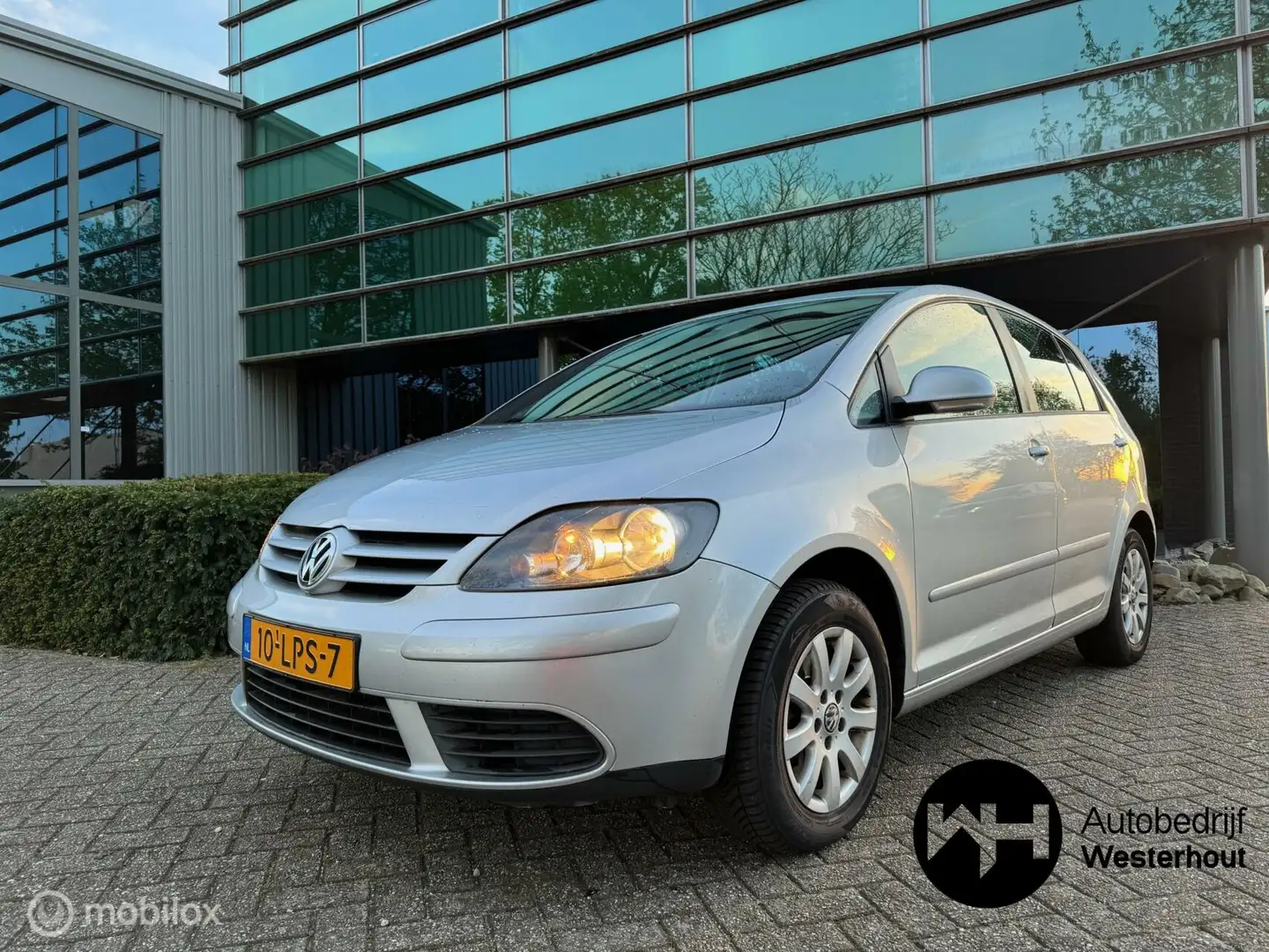 Volkswagen Golf Plus 2.0 FSI Comfortline Grijs - 2