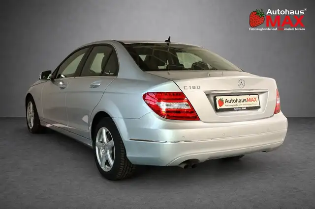 Mercedes-Benz C view 3