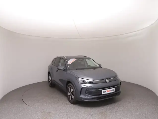 Volkswagen Tiguan view 2