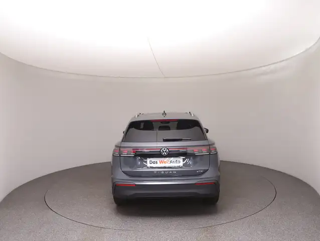 Volkswagen Tiguan view 6
