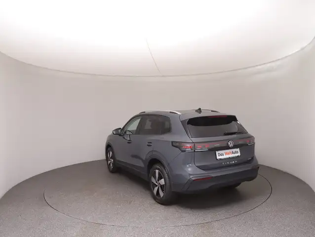 Volkswagen Tiguan view 5