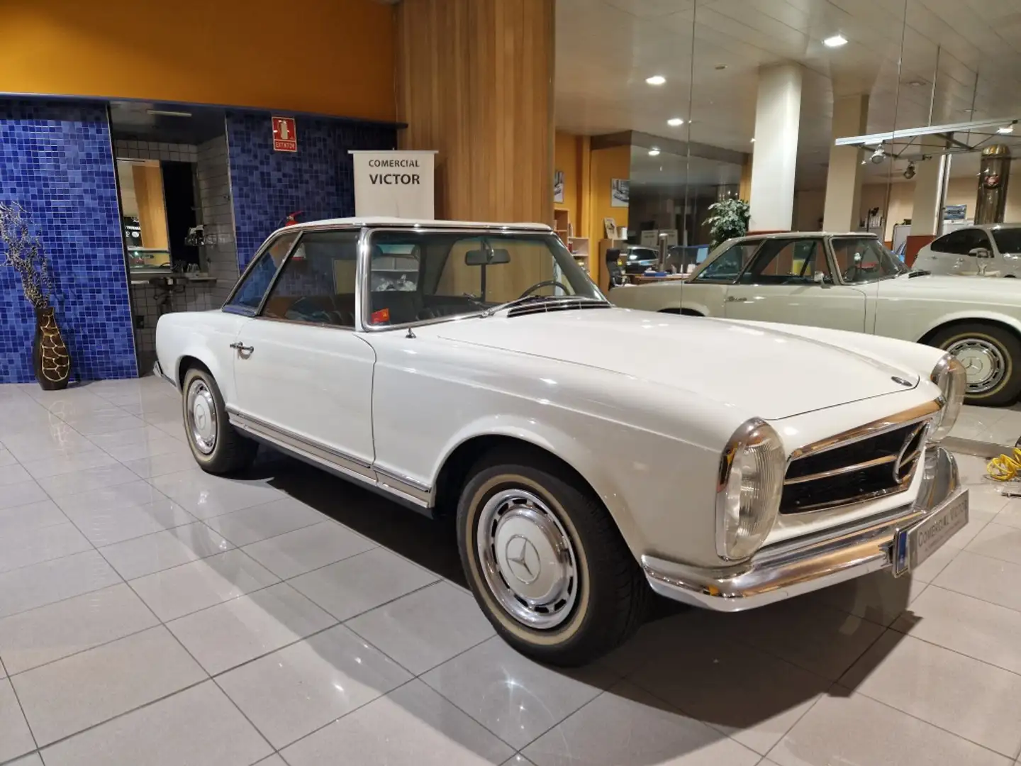 Mercedes-Benz SL 280 (113) Blanc - 1