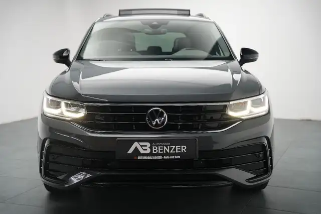 Volkswagen Tiguan view 2