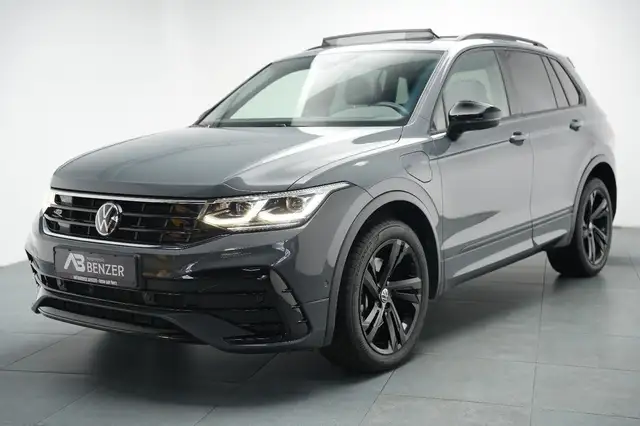 Volkswagen Tiguan view 4