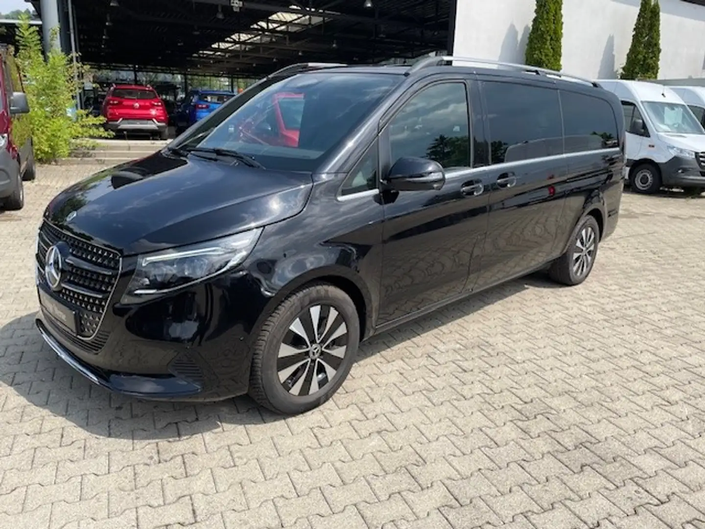 Mercedes-Benz V 300 d AVANTGARDE Extralang / MBUX / 360° / Standhzg. / Nero - 2