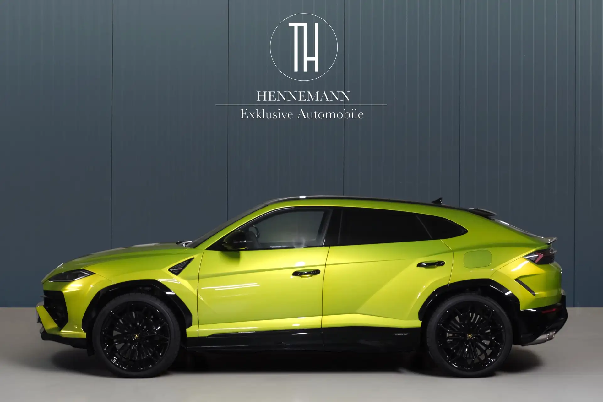 Lamborghini Urus 2025 노랑 사진 3