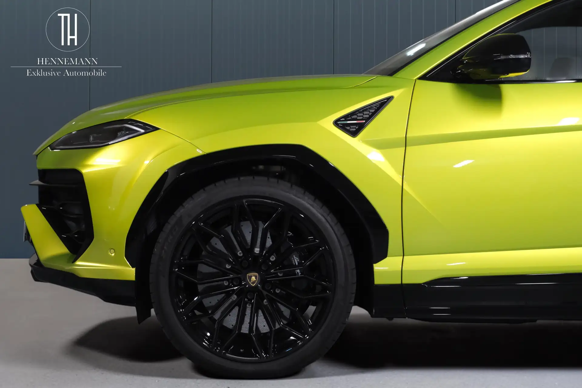 Lamborghini Urus 2025 노랑 사진 6