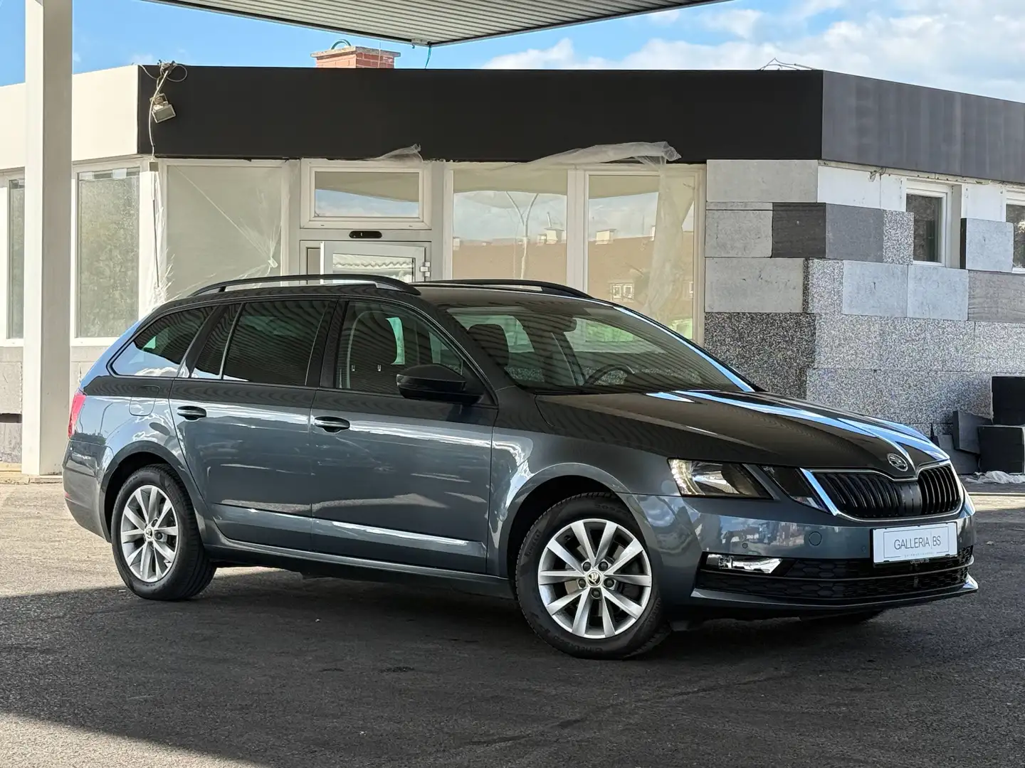 Skoda Octavia Octavia Combi 1,6 Ambition Limited TDI 4x4 *ALLRAD*8-FACH BEREIFT*CARPLAY* Grau - 2