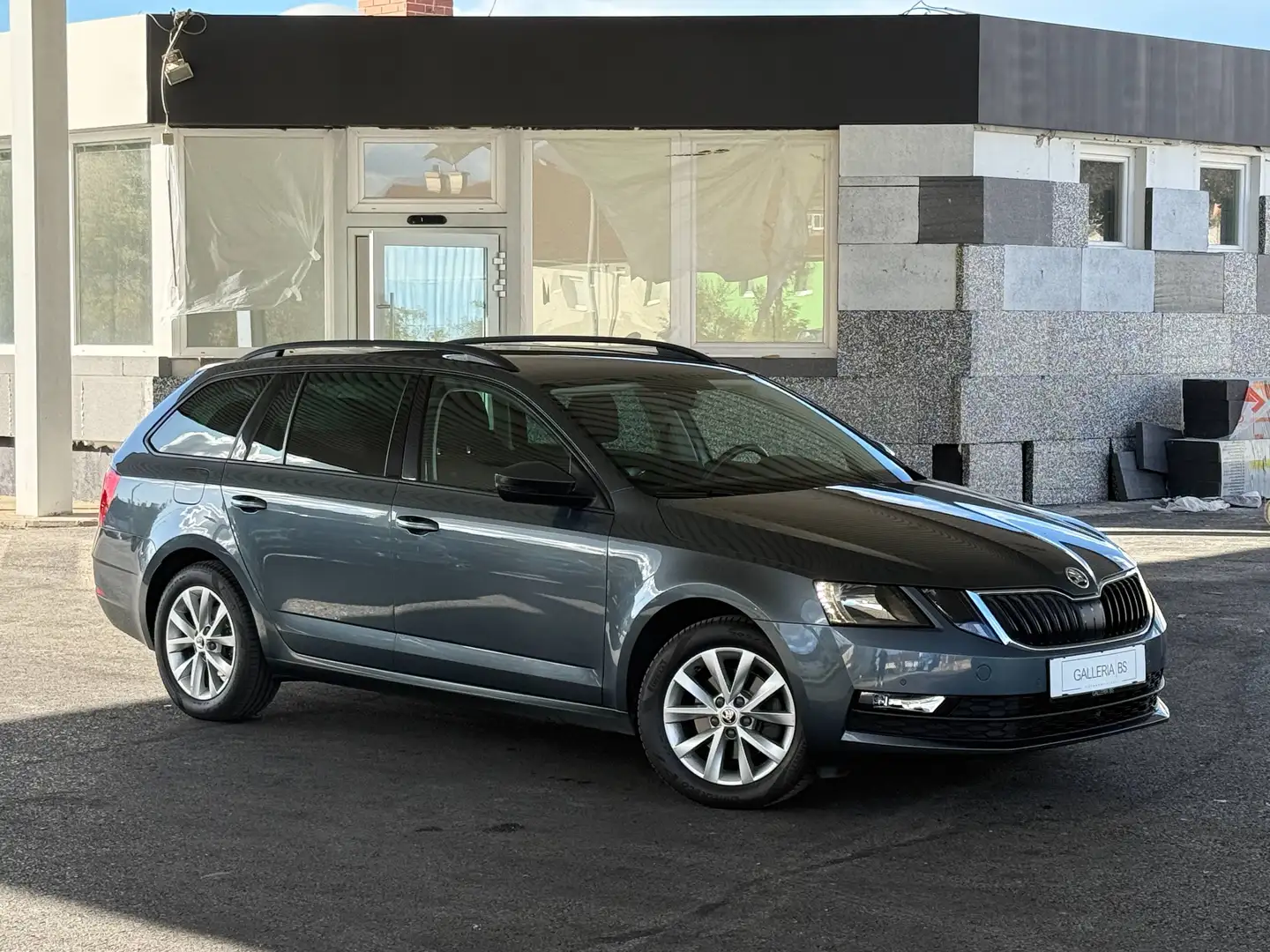 Skoda Octavia Octavia Combi 1,6 Ambition Limited TDI 4x4 *ALLRAD*8-FACH BEREIFT*CARPLAY* Grau - 1