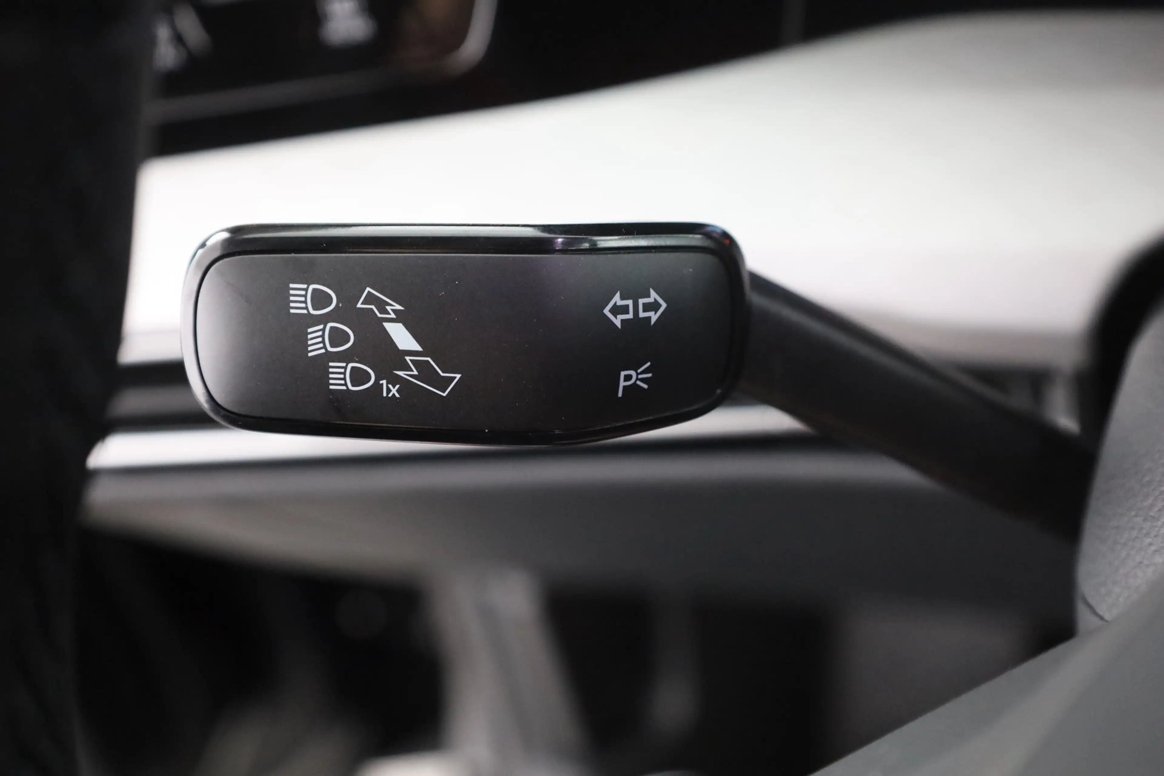 Volkswagen Golf VIII Variant 1.5 TSI DSG LED ACC AHK — photo 18