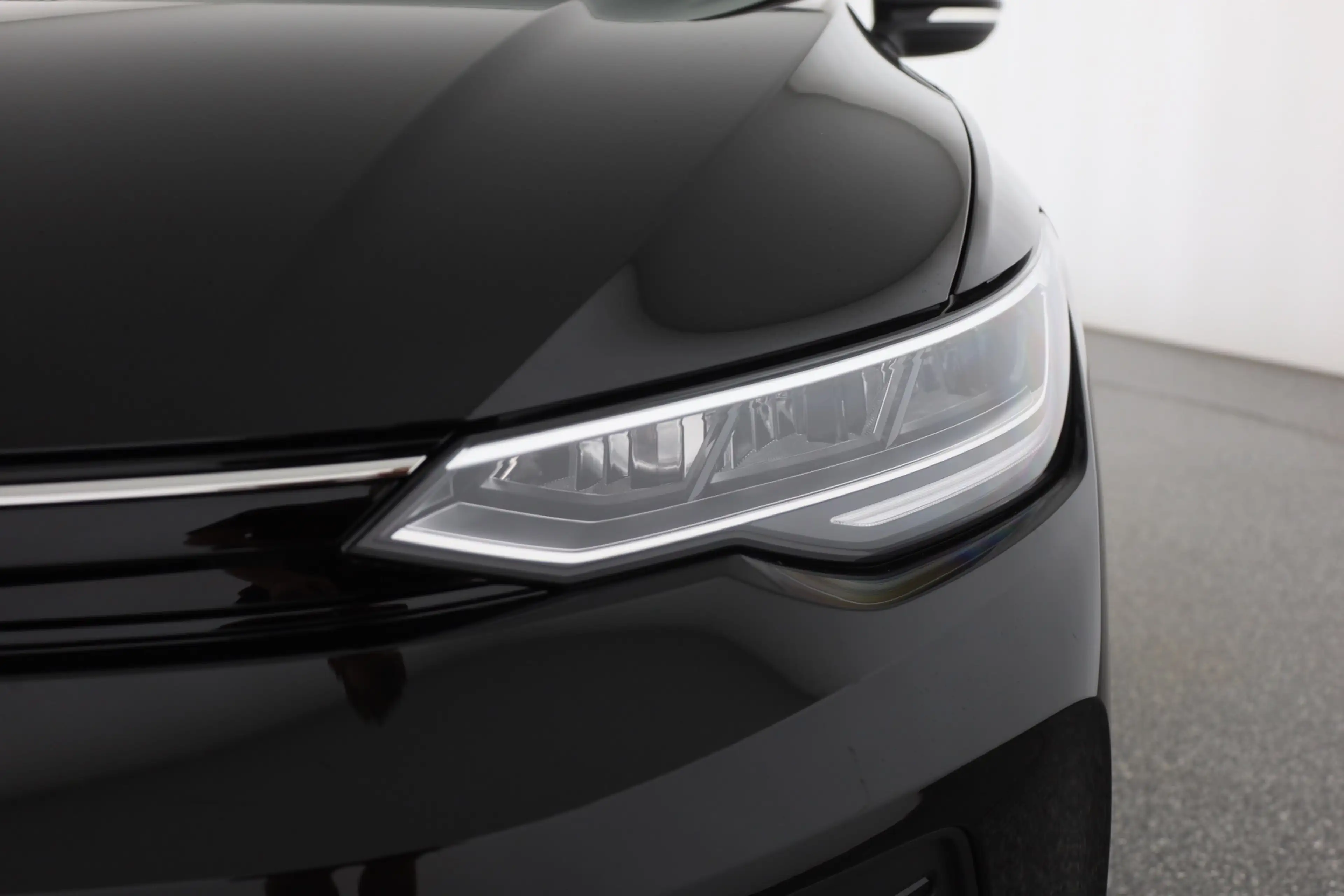 Volkswagen Golf VIII Variant 1.5 TSI DSG LED ACC AHK — photo 30