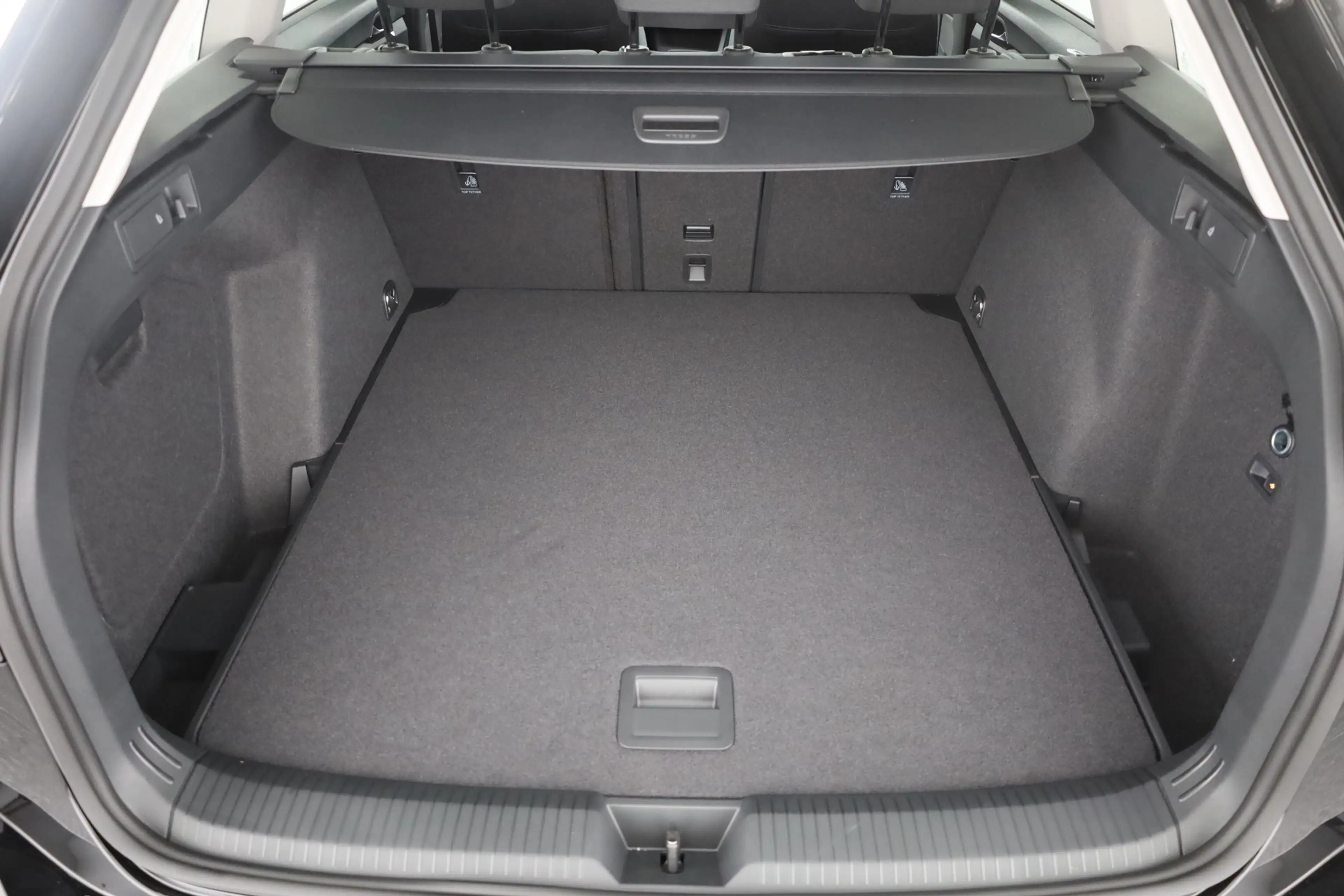 Volkswagen Golf VIII Variant 1.5 TSI DSG LED ACC AHK — photo 25