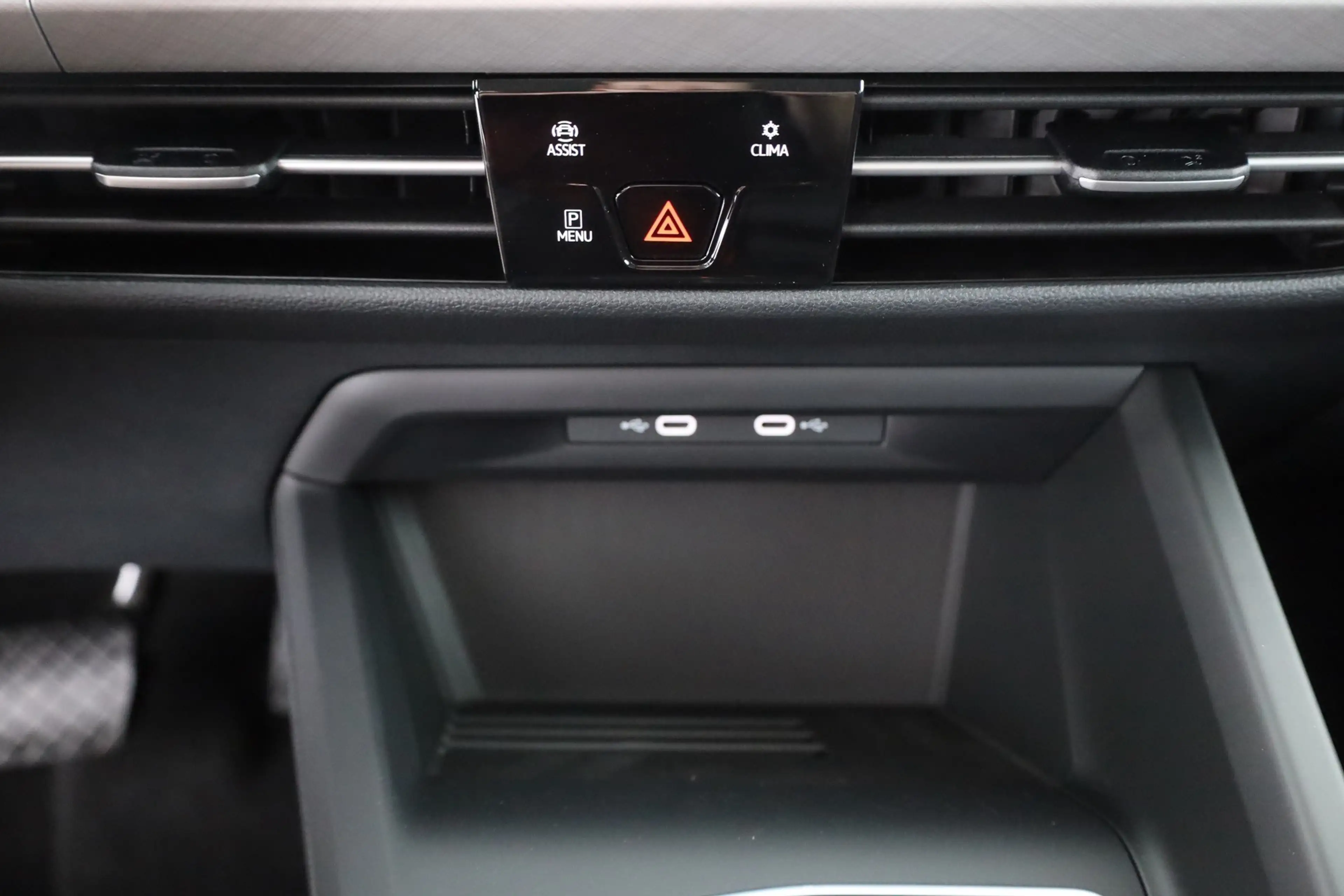 Volkswagen Golf VIII Variant 1.5 TSI DSG LED ACC AHK — photo 12