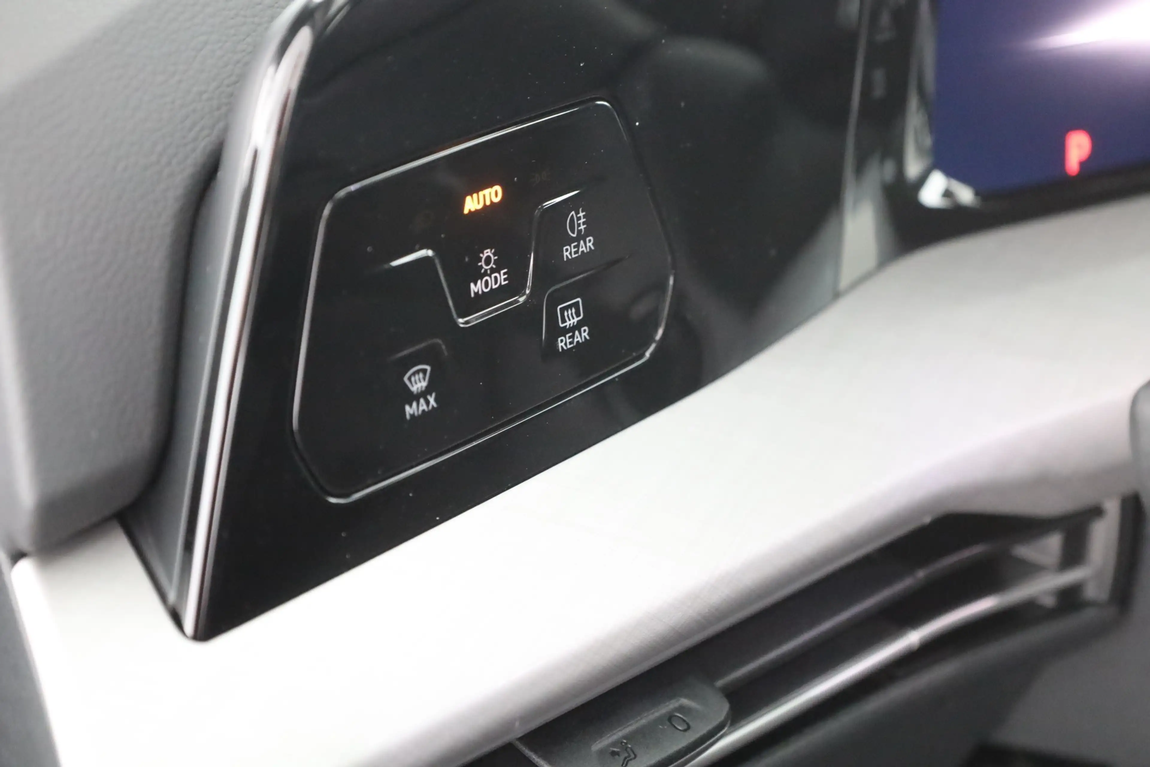 Volkswagen Golf VIII Variant 1.5 TSI DSG LED ACC AHK — photo 20