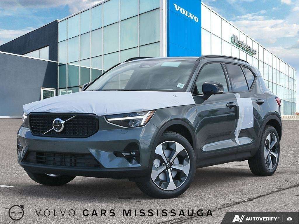 2026 Volvo XC40 B5 AWD Plus Dark Theme