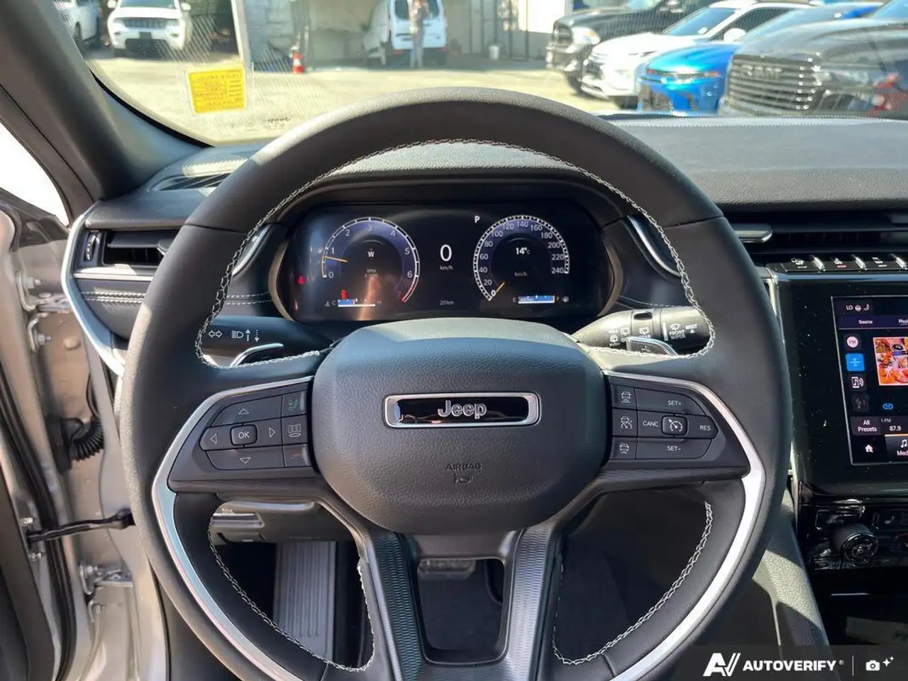 Jeep Grand Cherokee снимка Jeep Grand Cherokee