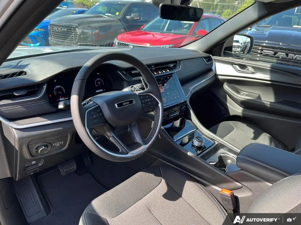 Jeep Grand Cherokee снимка Jeep Grand Cherokee