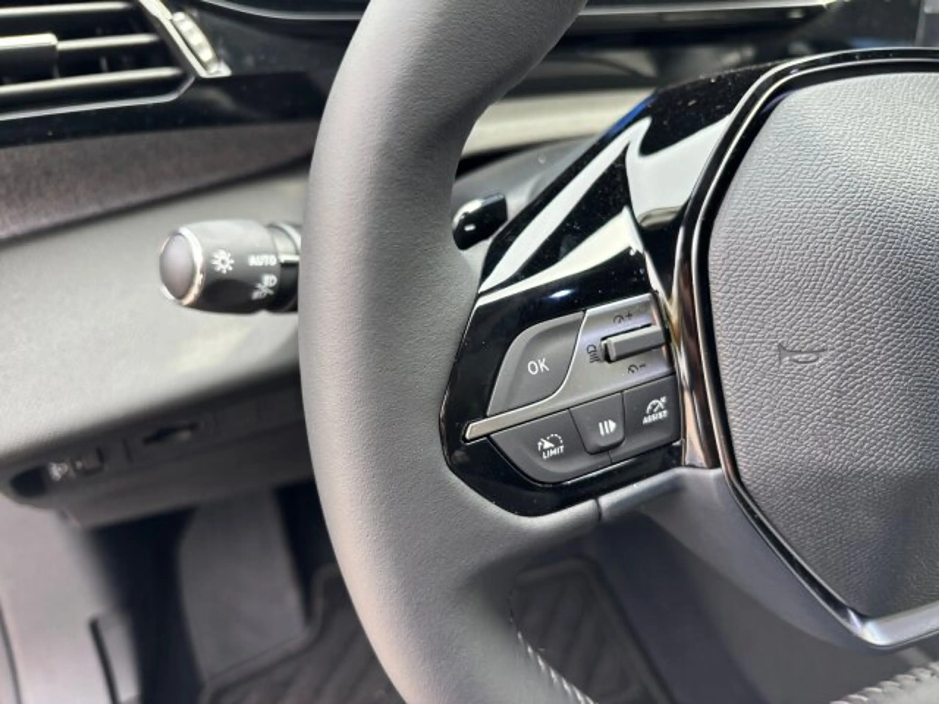 Peugeot 308 SW 145 Allure +Navi+Kamera+Keyless+LED+SHZ+ — photo 9