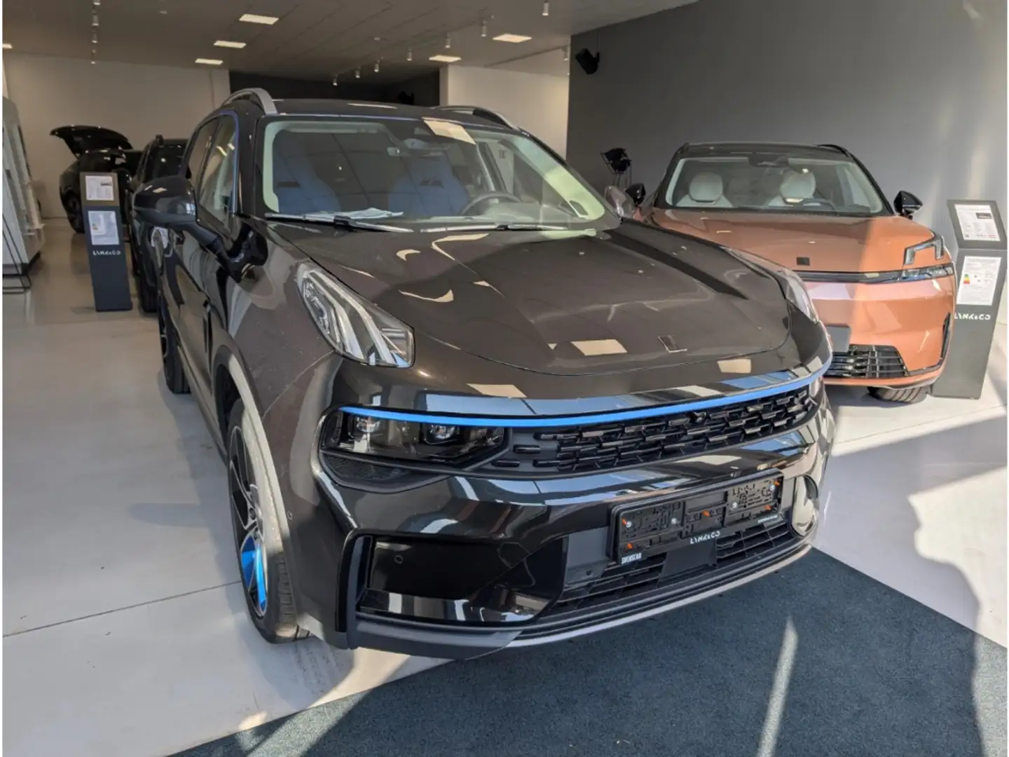 Lynk & Co 01 1.5 192 kW Plug-In-Hybrid AHK Garantie Schwarz - 1