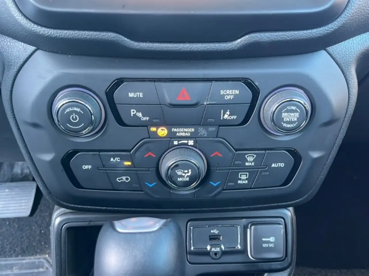 Jeep Renegade - Renegade 1.5 Turbo T4 MHEV Limited 14