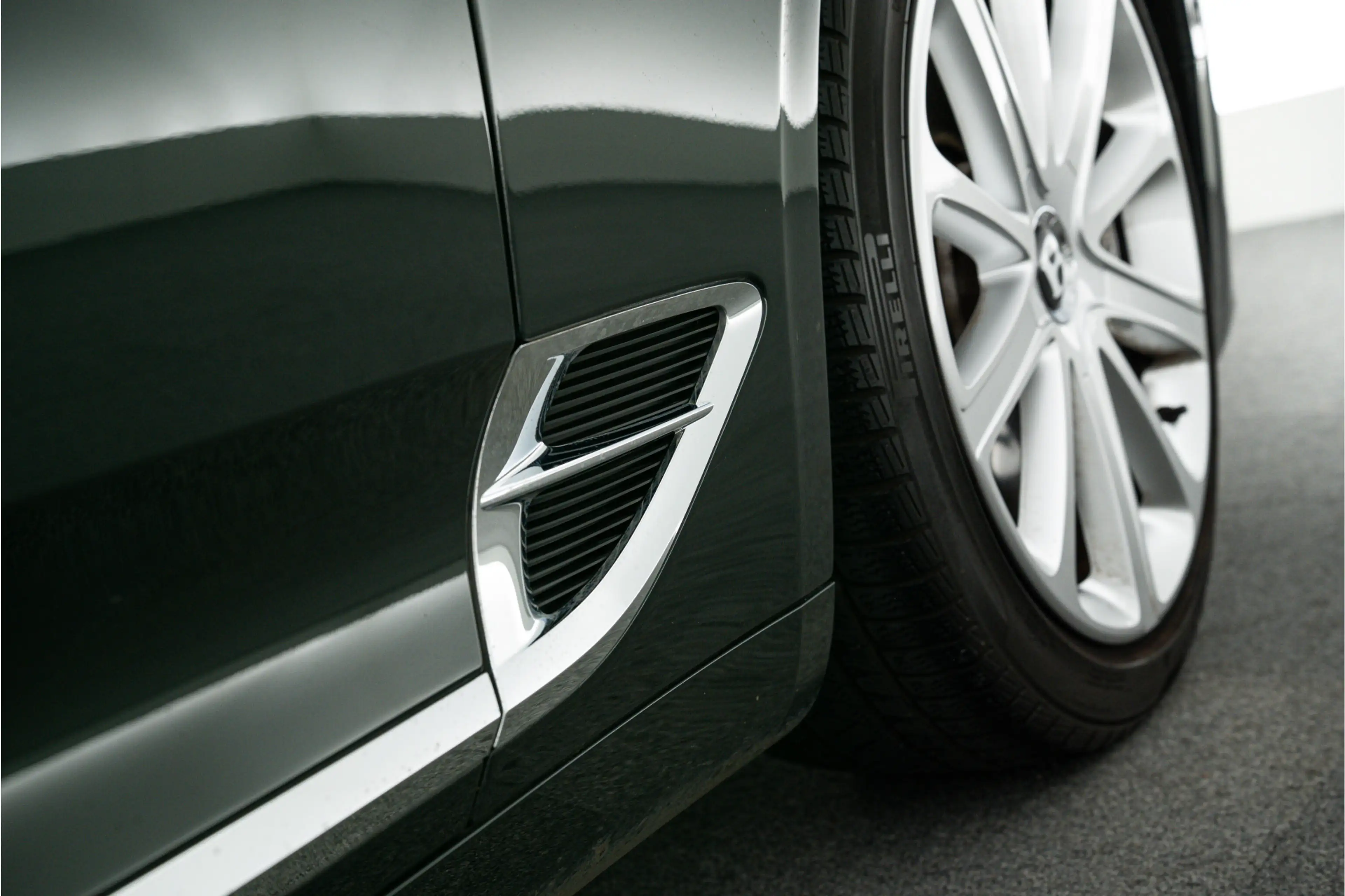 Bentley Continental GT V8 MY2022 | Rotating Display — photo 13