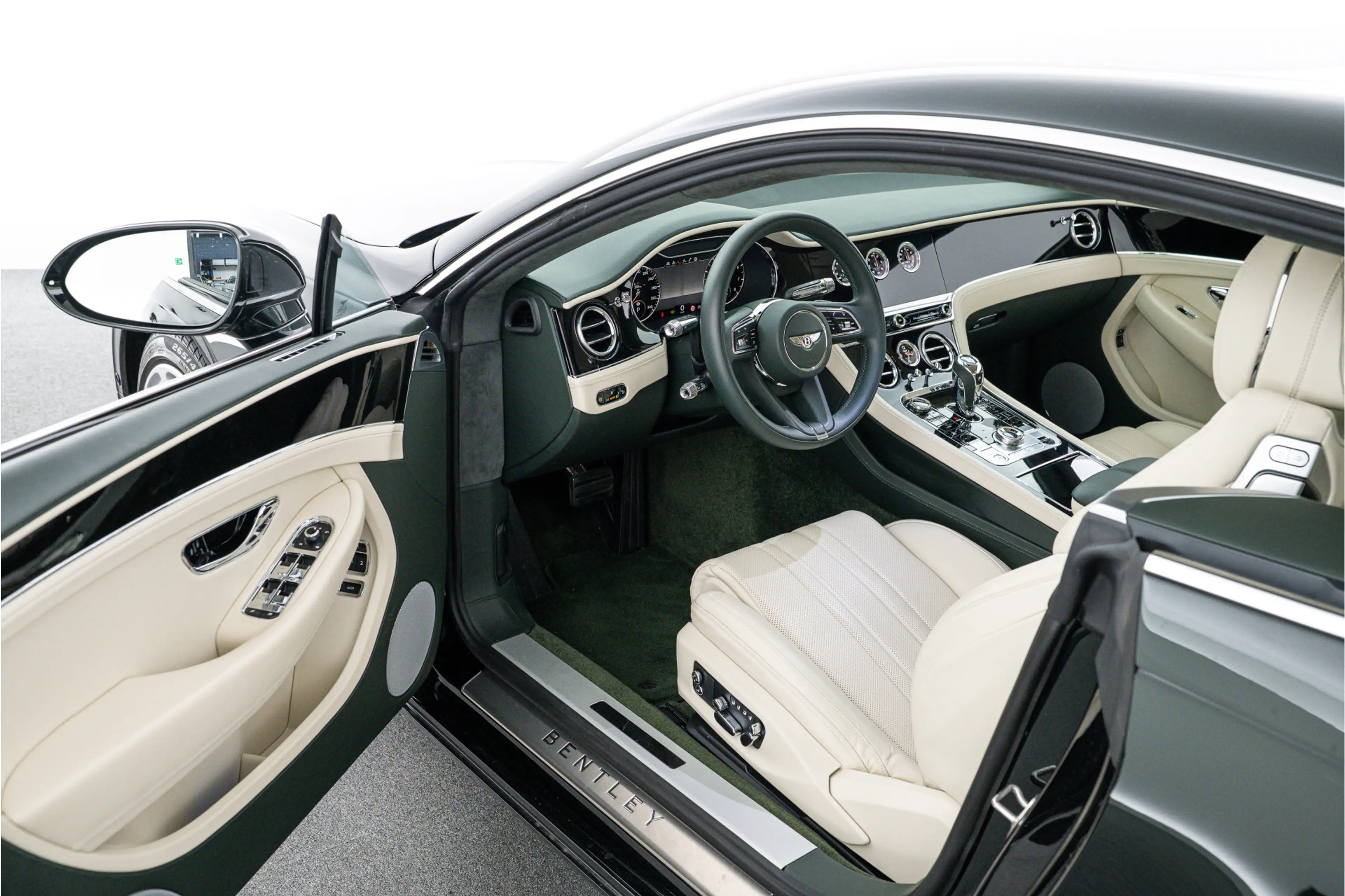 Bentley Continental GT V8 MY2022 | Rotating Display — photo 6