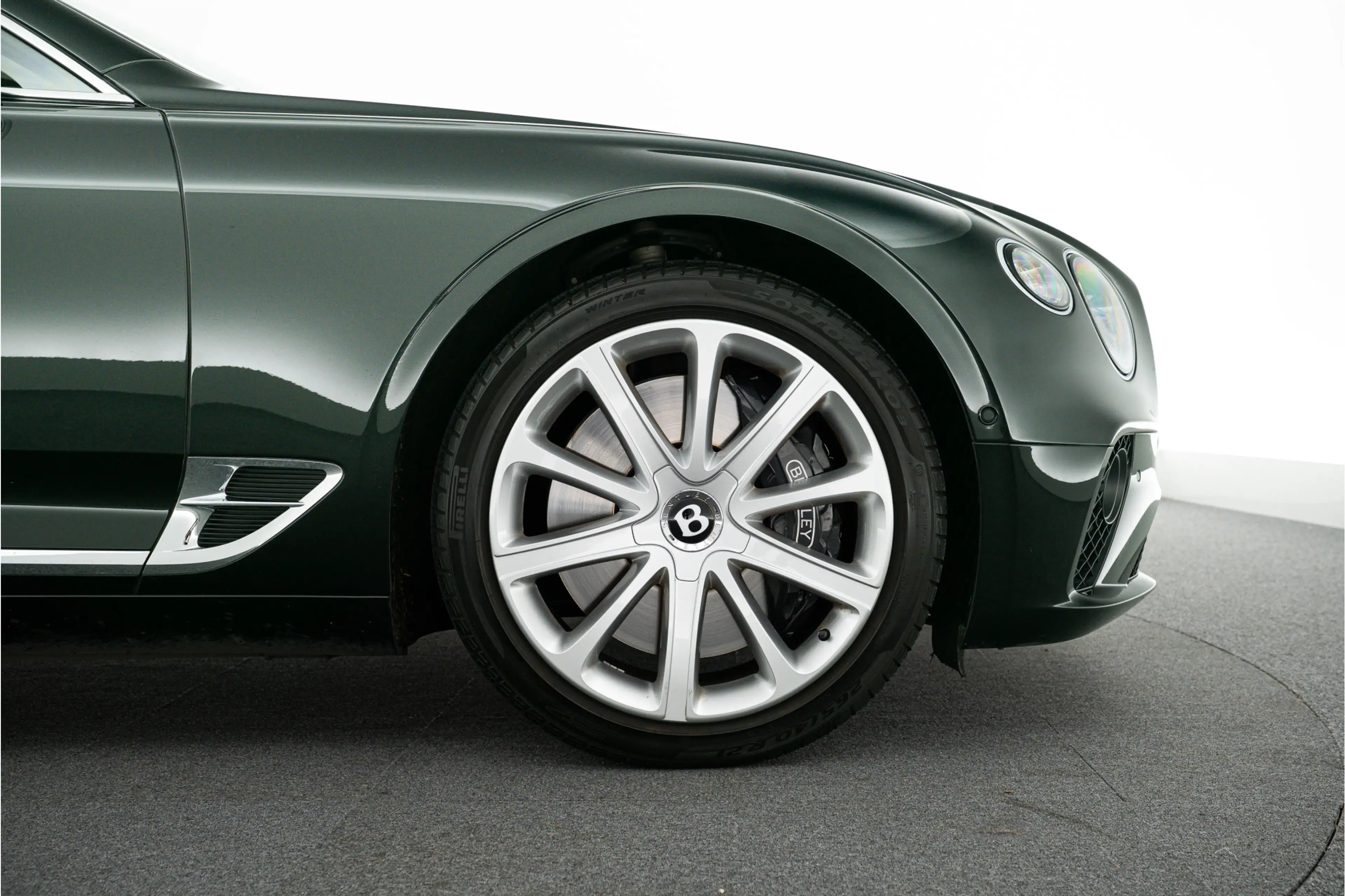 Bentley Continental GT V8 MY2022 | Rotating Display — photo 9