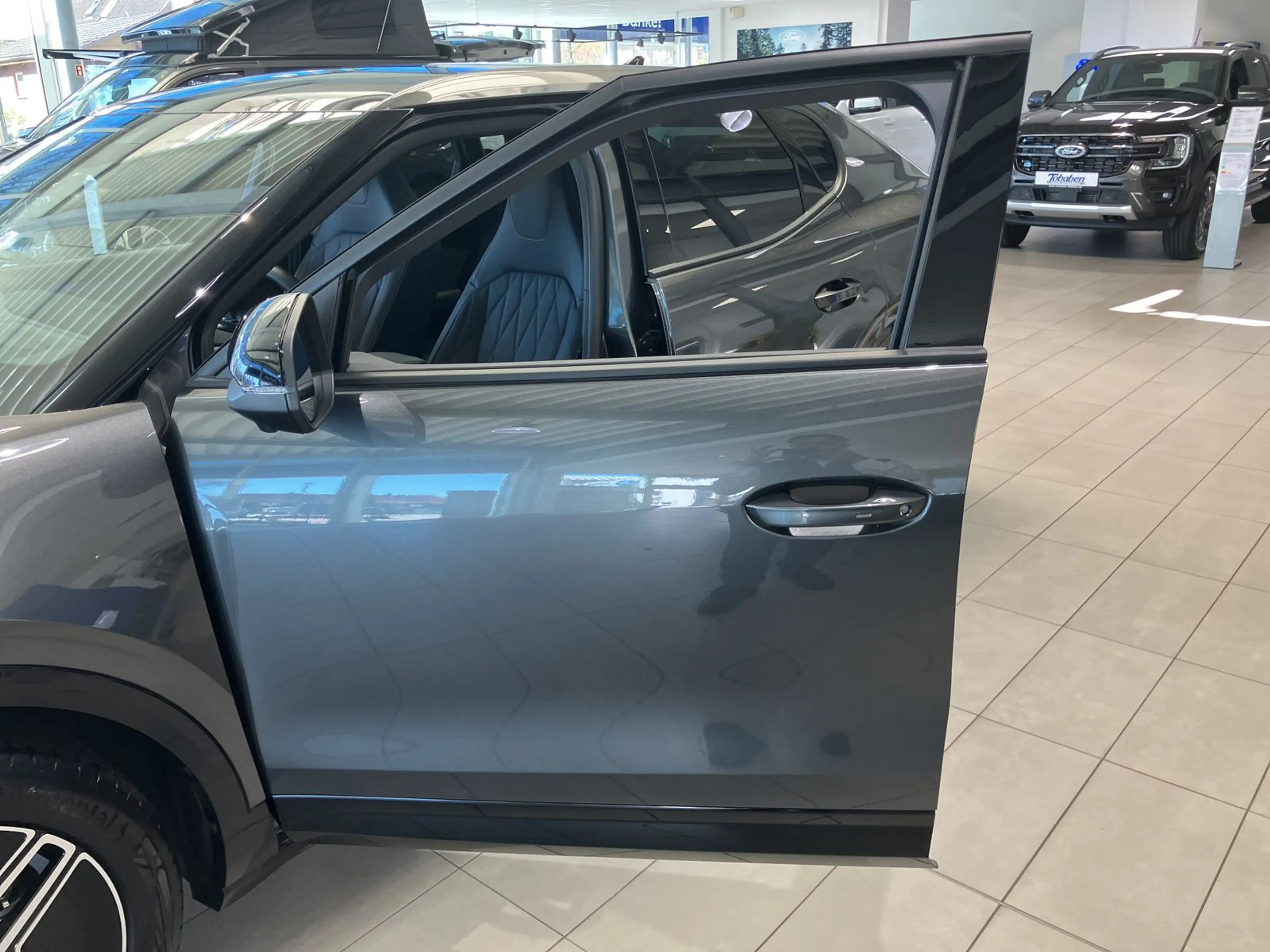 Ford Capri Premium Standard Range 52kWh — photo 10