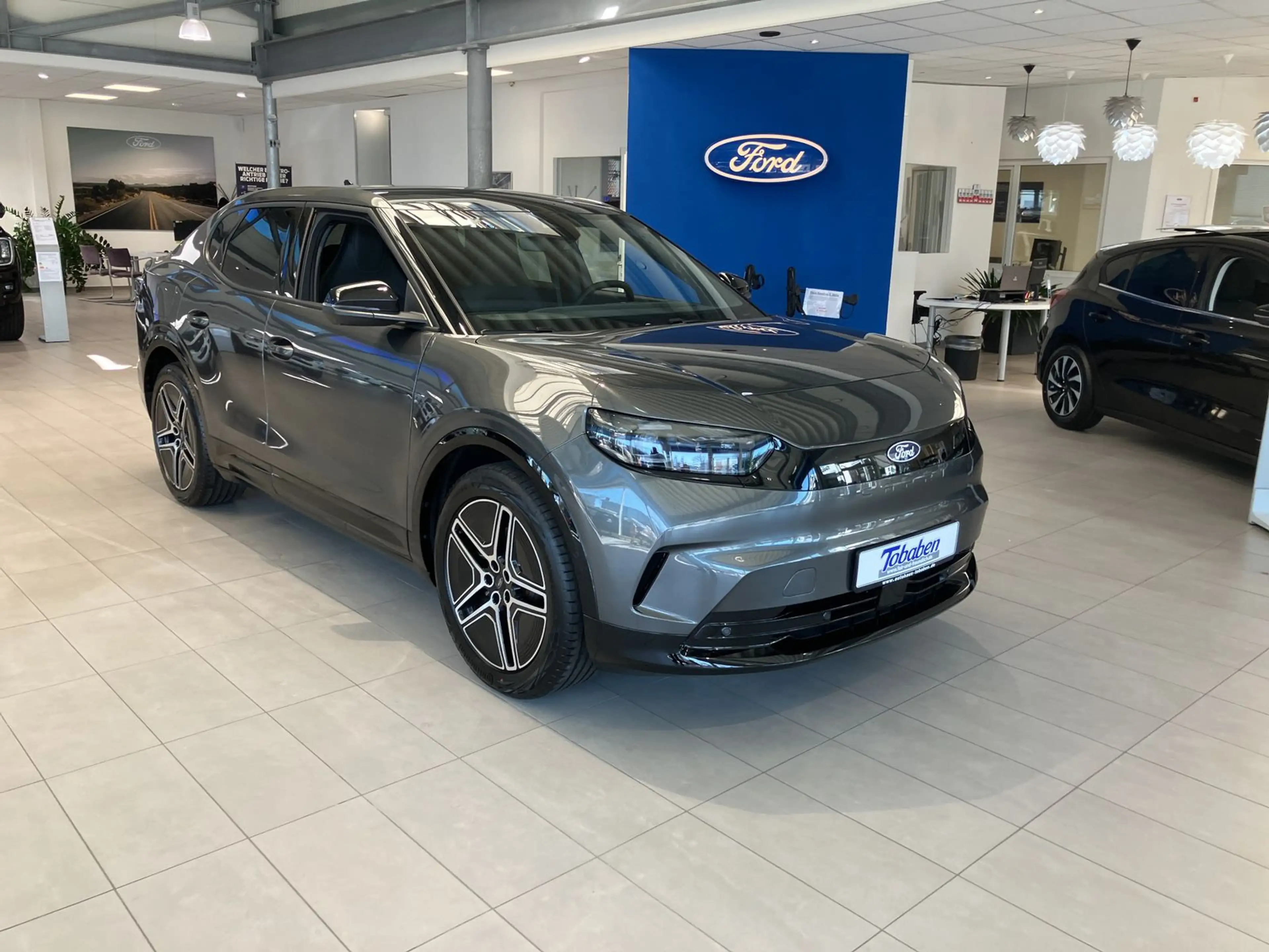 Ford Capri Premium Standard Range 52kWh — photo 8