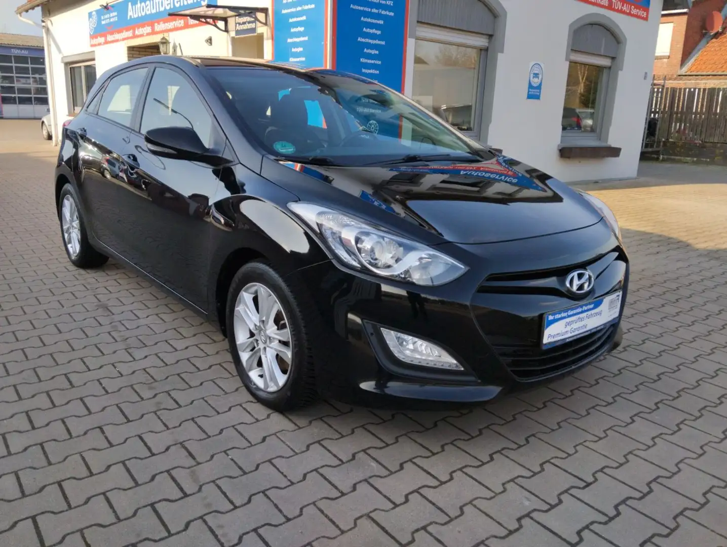 Hyundai i30 FIFA World Cup Edition TÜV-AU 08-2026 Černá - 1