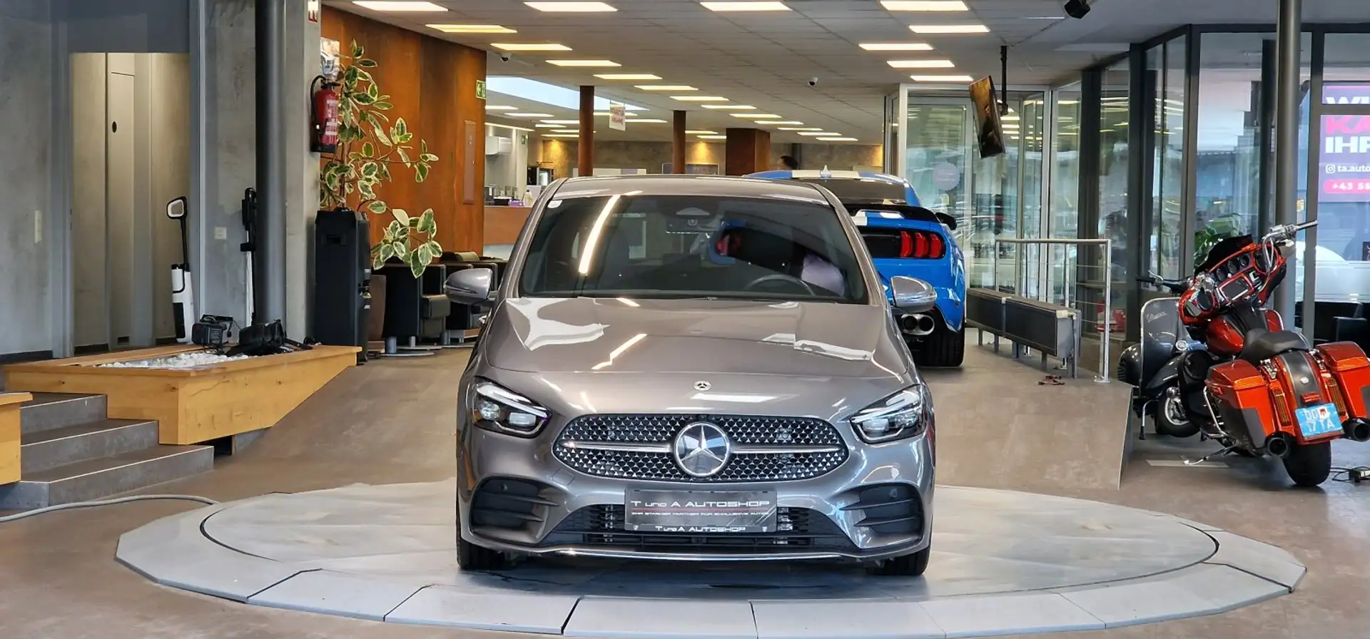 Mercedes-Benz B 180 d AMG-Line 2-Hand Aut. *Winter-Paket*Kamera*Keyles Grau - 2
