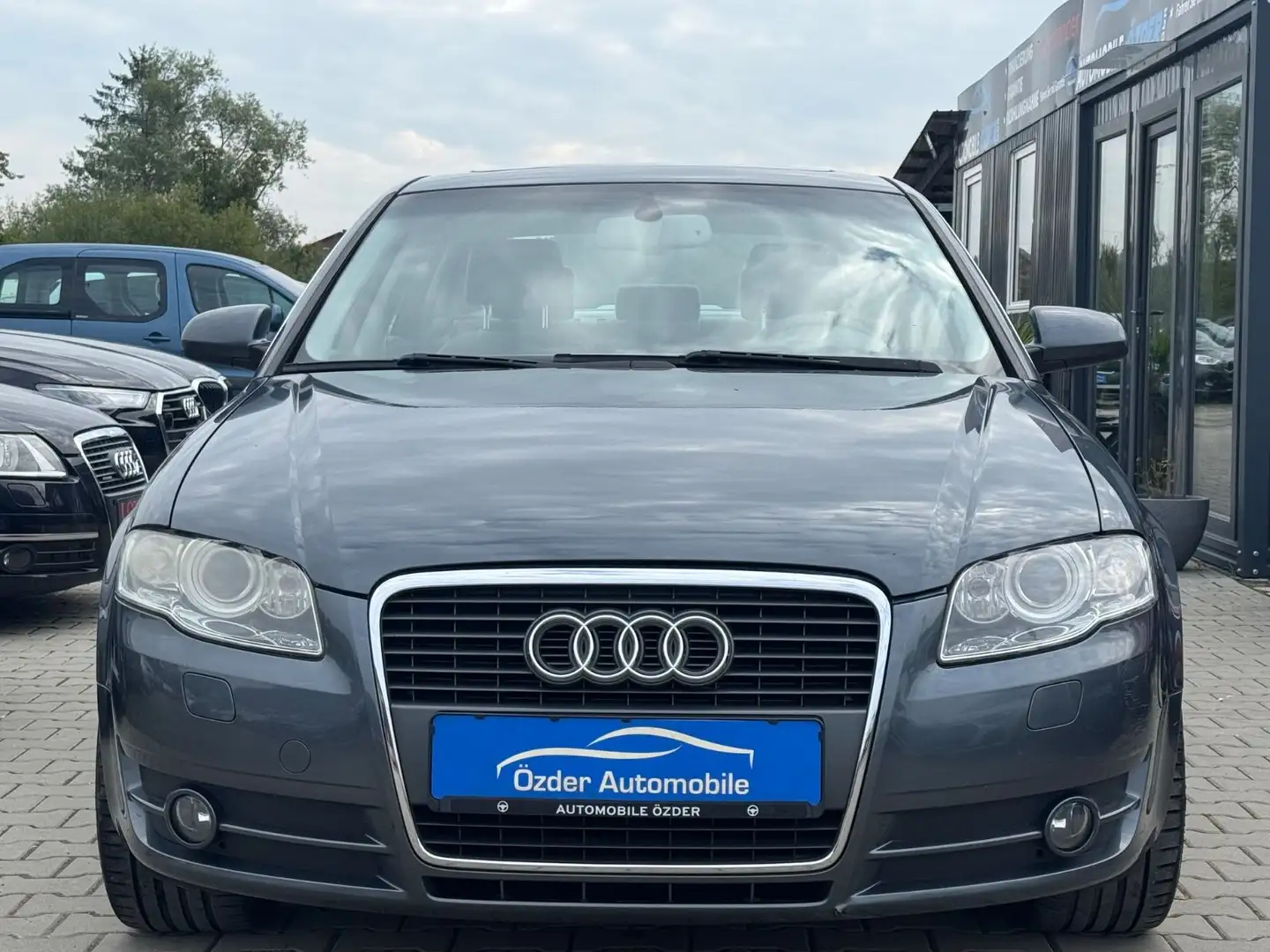Audi A4 Lim. 2.0+Garantie+Inspektion NEU+ Grau - 2