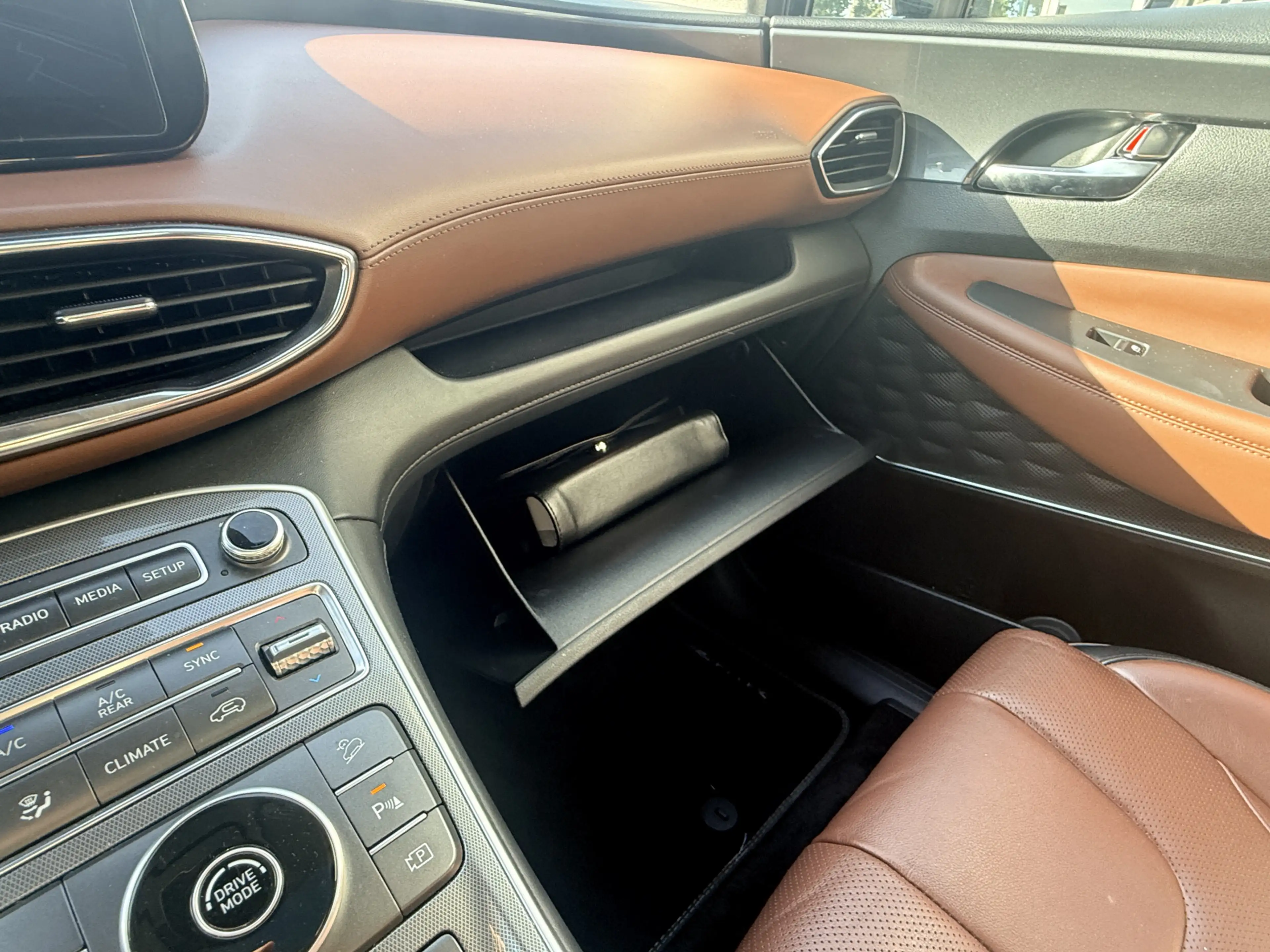 Hyundai SANTA FE 1.6 T-GDI HEV Premium Sky 7p. | LED | Leder | Stoe — photo 31